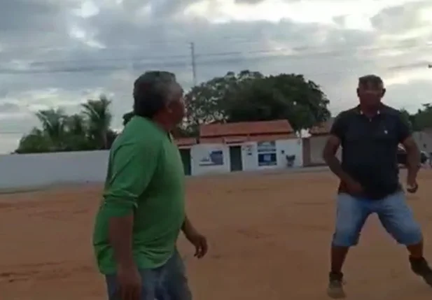 Vídeo mostra briga entre vereador e segurança do prefeito de Curimatá