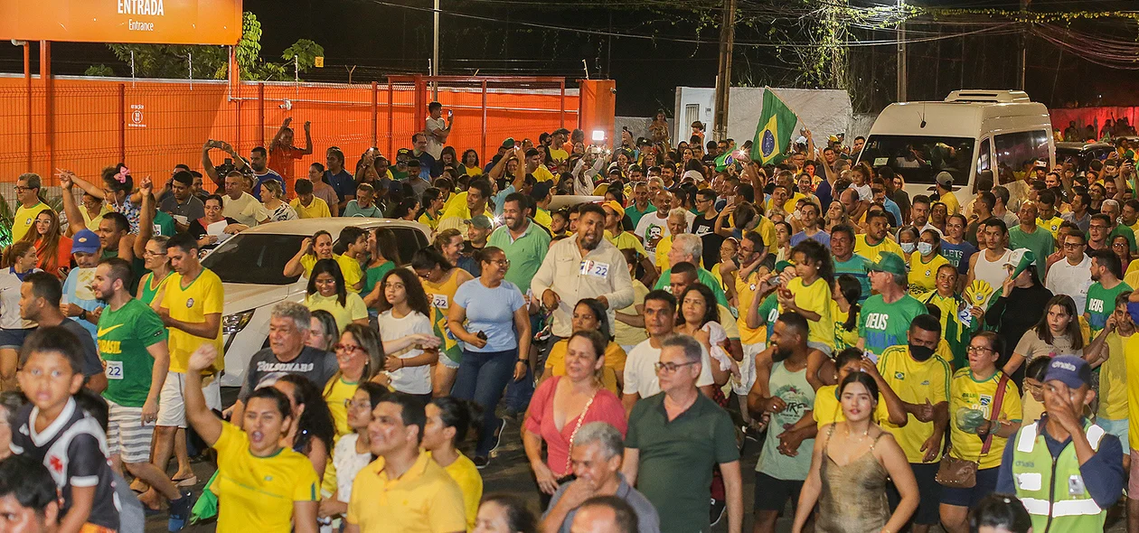Multidão recebeu Bolsonaro