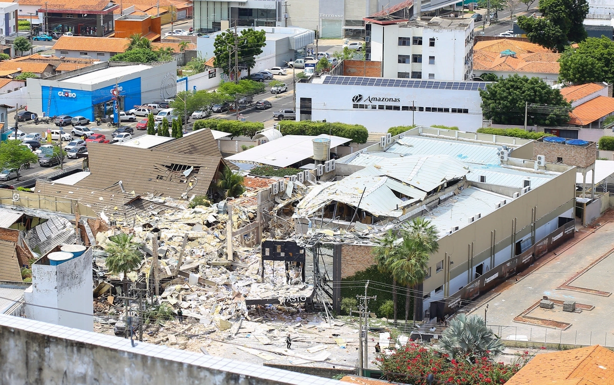 Cenário de destruição nos restaurantes Vasto e Coco Bambu