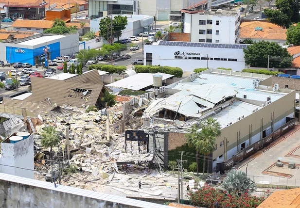 Cenário de destruição nos restaurantes Vasto e Coco Bambu