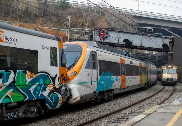 Colisão de trens em Barcelona deixa mais de 150 feridos