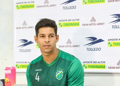 Zagueiro Lucas Souza