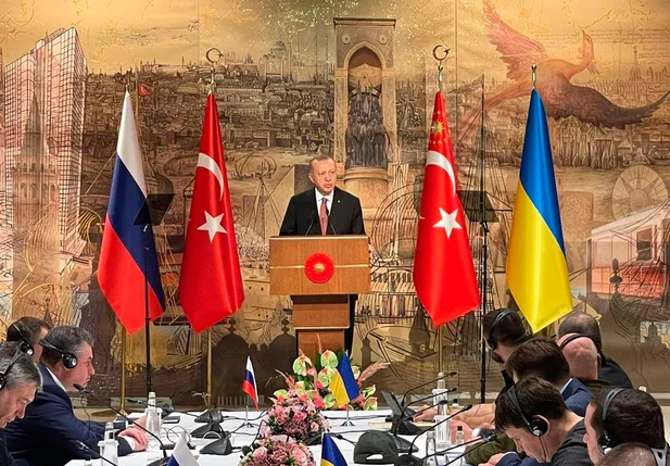 Delegações russa e ucraniana antes de negociação em Istambul