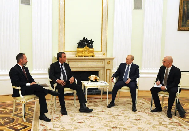 Presidente do Brasil, Bolsonaro se encontra com o líder russo, Putin