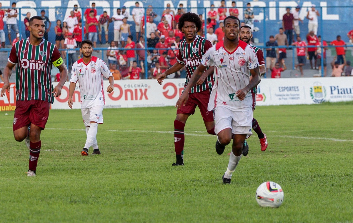 Flu-PI e 4 de Julho jogaram no estádio Lindolfo Monteiro