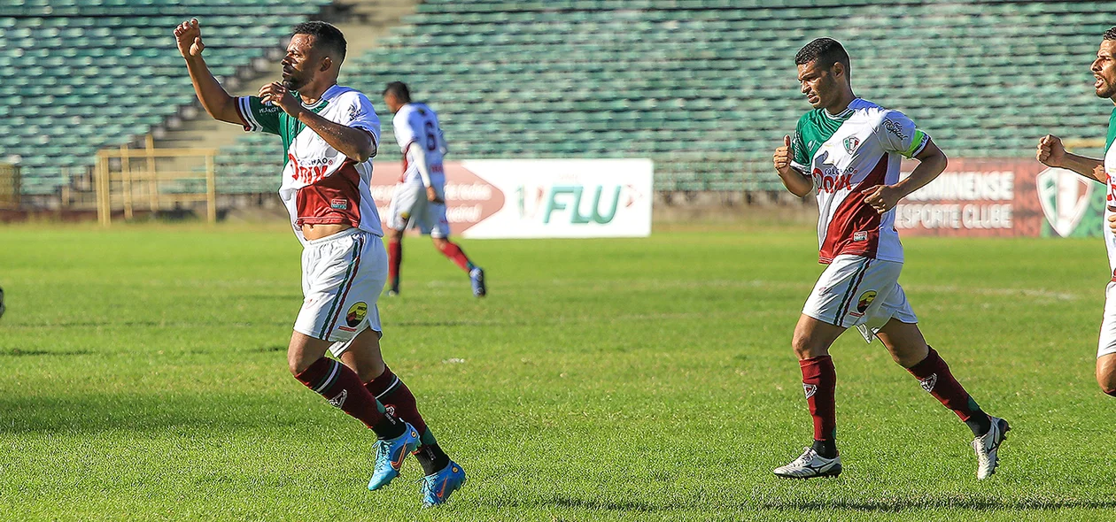 Fluminense correu pra o abraço com Janeudo após gol contra o Castanhal