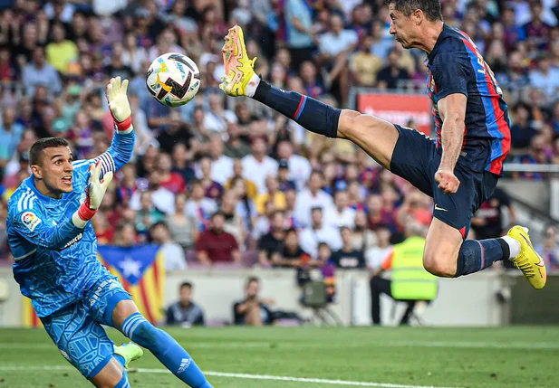 Lewandowski comanda goleada do Barcelona