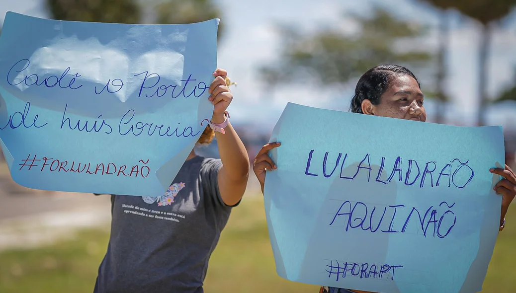 Manifestantes cobraram conclusão de obras no Piauí