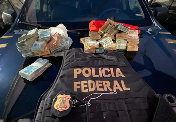 Homem é preso pela PF com R$ 360 mil em carro na zona leste de Teresina