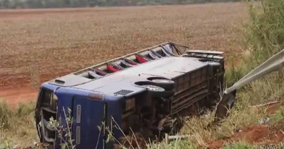 Ônibus com piauienses caiu em ribanceira e deixou dois mortos em Uberlândia-MG