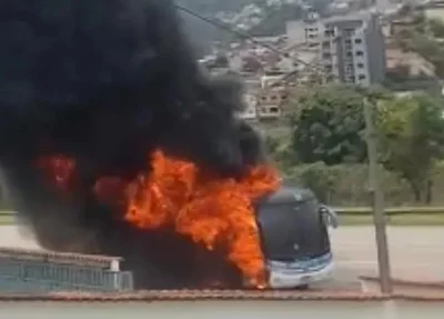 Ônibus com time sub-14 do Vasco pegou fogo