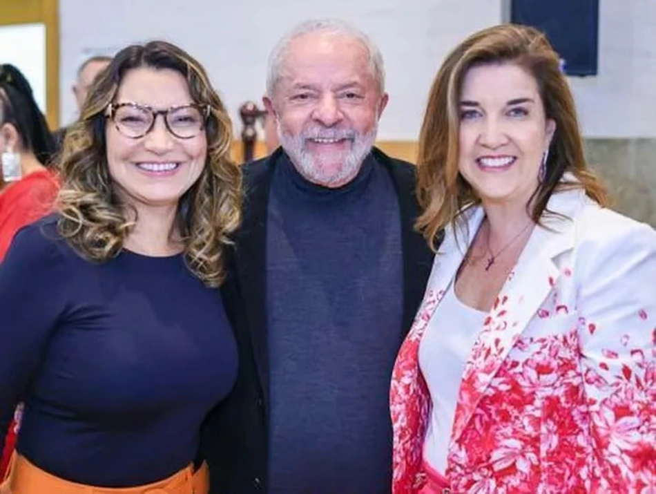 Daniela Teixeira (à direita), ao lado do presidente Lula e da primeira-dama Janja