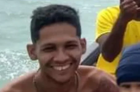 André Luiz Gomes da Silva foi mordido na coxa e na panturrilha
