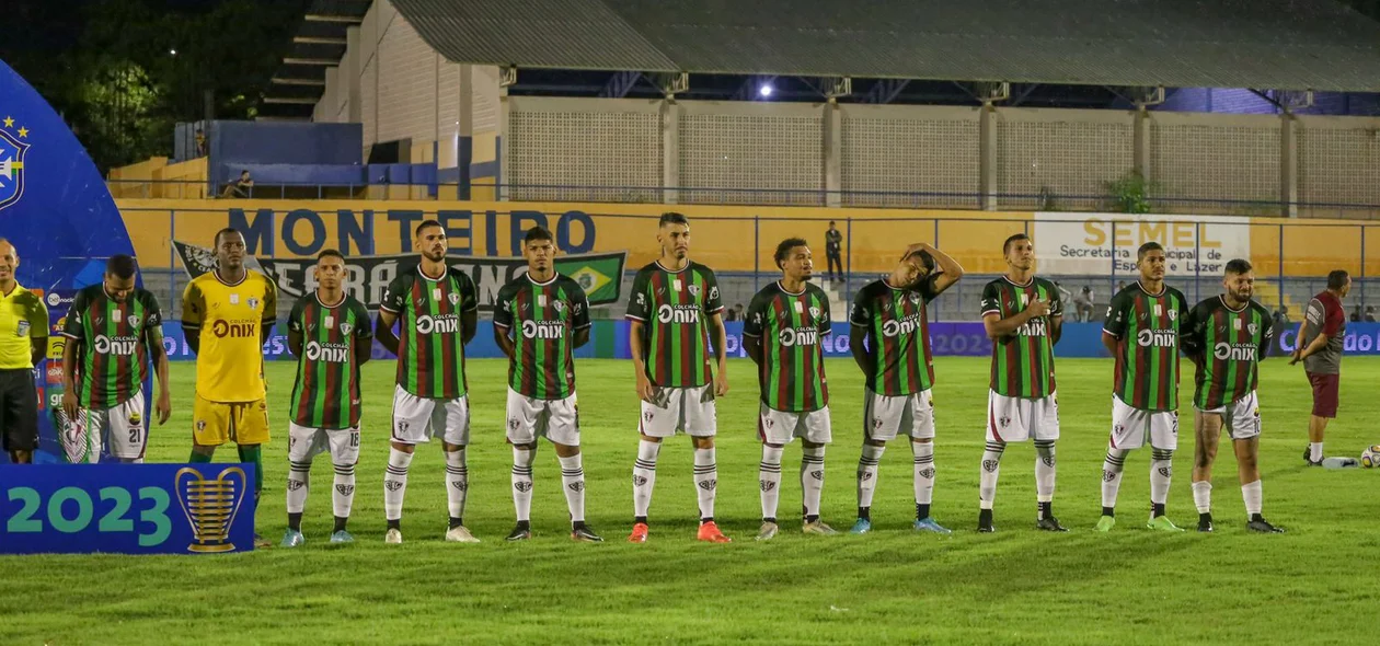 Equipe do Fluminense-PI no jogo contra o Ceará