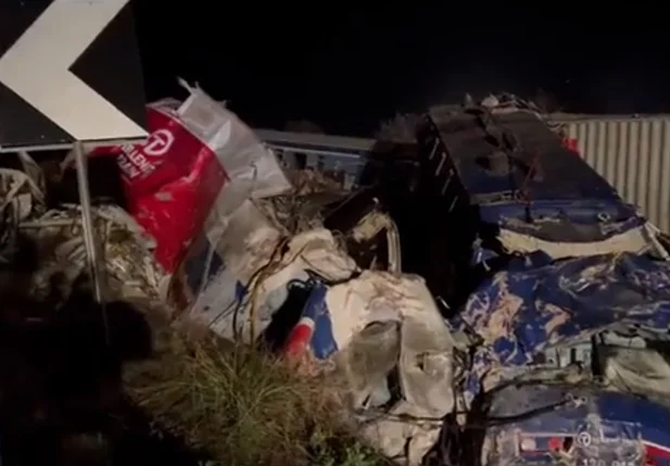 38 pessoas morreram e 85 ficaram feridos em colisão entre dois trens na Grécia