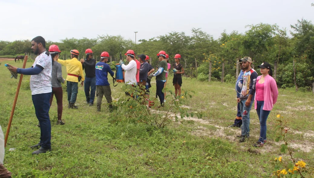Equipes em treinamento para do curso de Capacitação em Combate a Incêndios Florestais