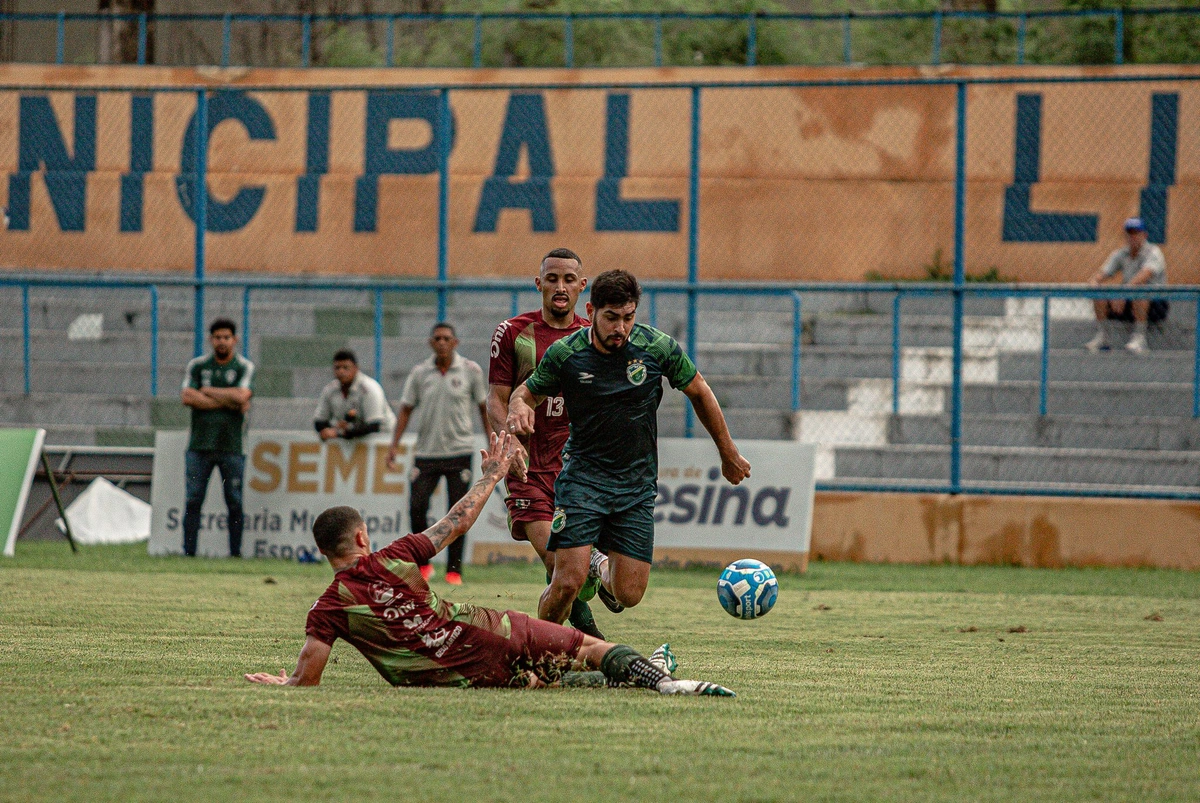 Fluminense-PI vence o Altos em jogo treino