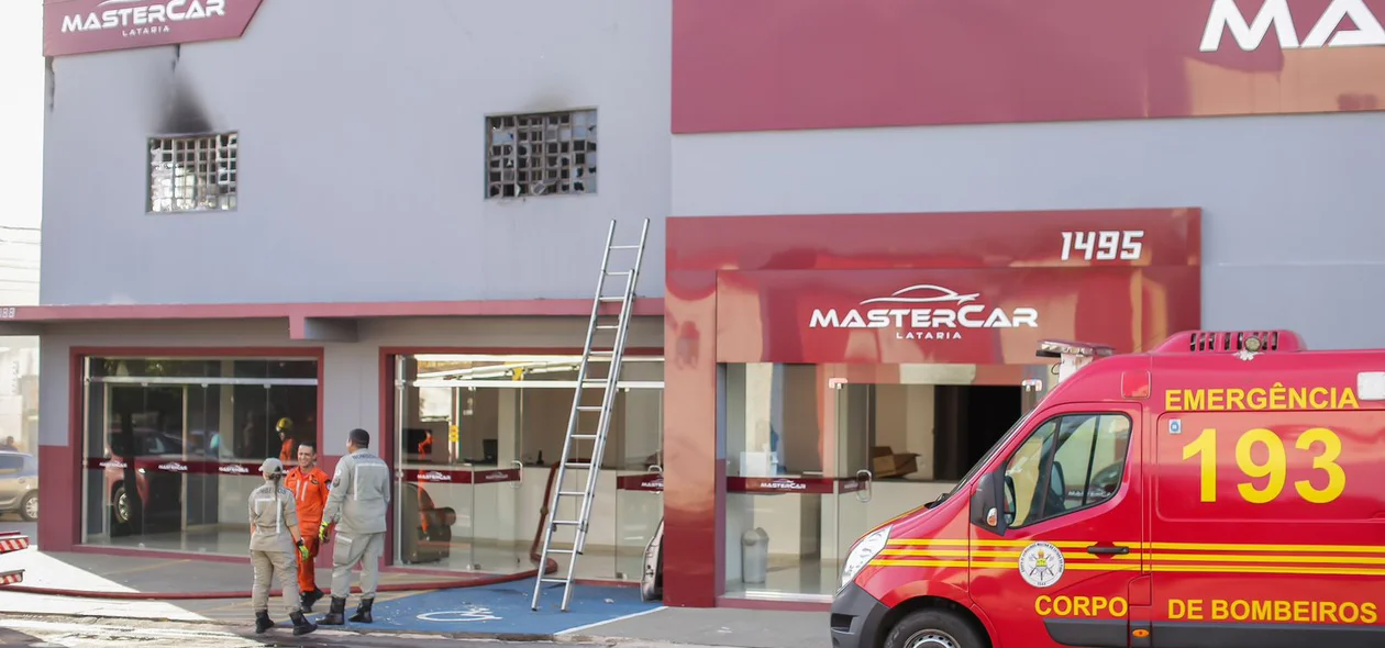 Incêndio de grandes proporções na empresa Mastercar