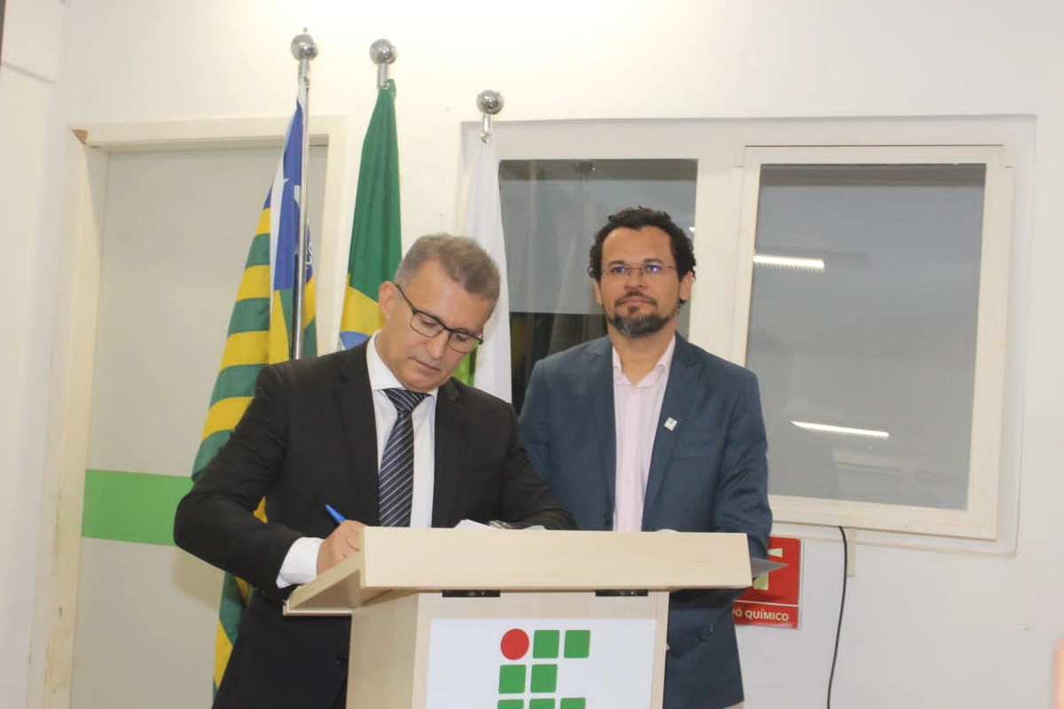 Prefeito Valdeci Júnior celebra convênio com IFPI