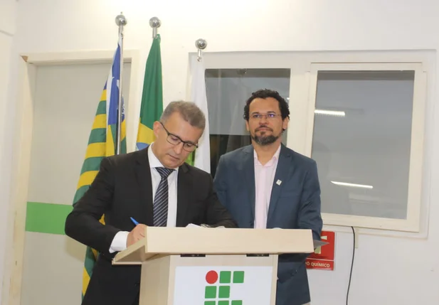 Prefeito Valdeci Júnior celebra convênio com IFPI