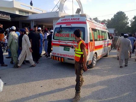 Ao menos 40 pessoas morreram e 150 ficaram feridas após a explosão de uma bomba no Paquistão
