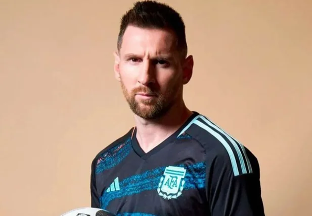 Messi posa com novo uniforme da seleção argetina na Copa do Mundo
