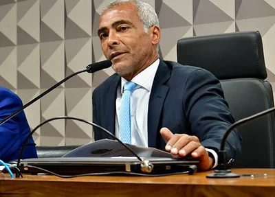 O senador Romário Faria recebeu alta médica após passar 13 dias internado em hospital do Rio de Janeiro
