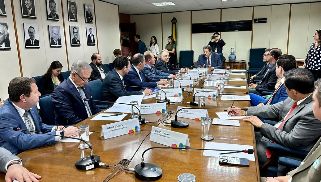 Os deputados da Comissão de Desenvolvimento Econômico; Finanças e Tributação da Câmara Federal visitaram na tarde de quarta-feira (9), o ministro da Fazenda, Fernando Haddad
