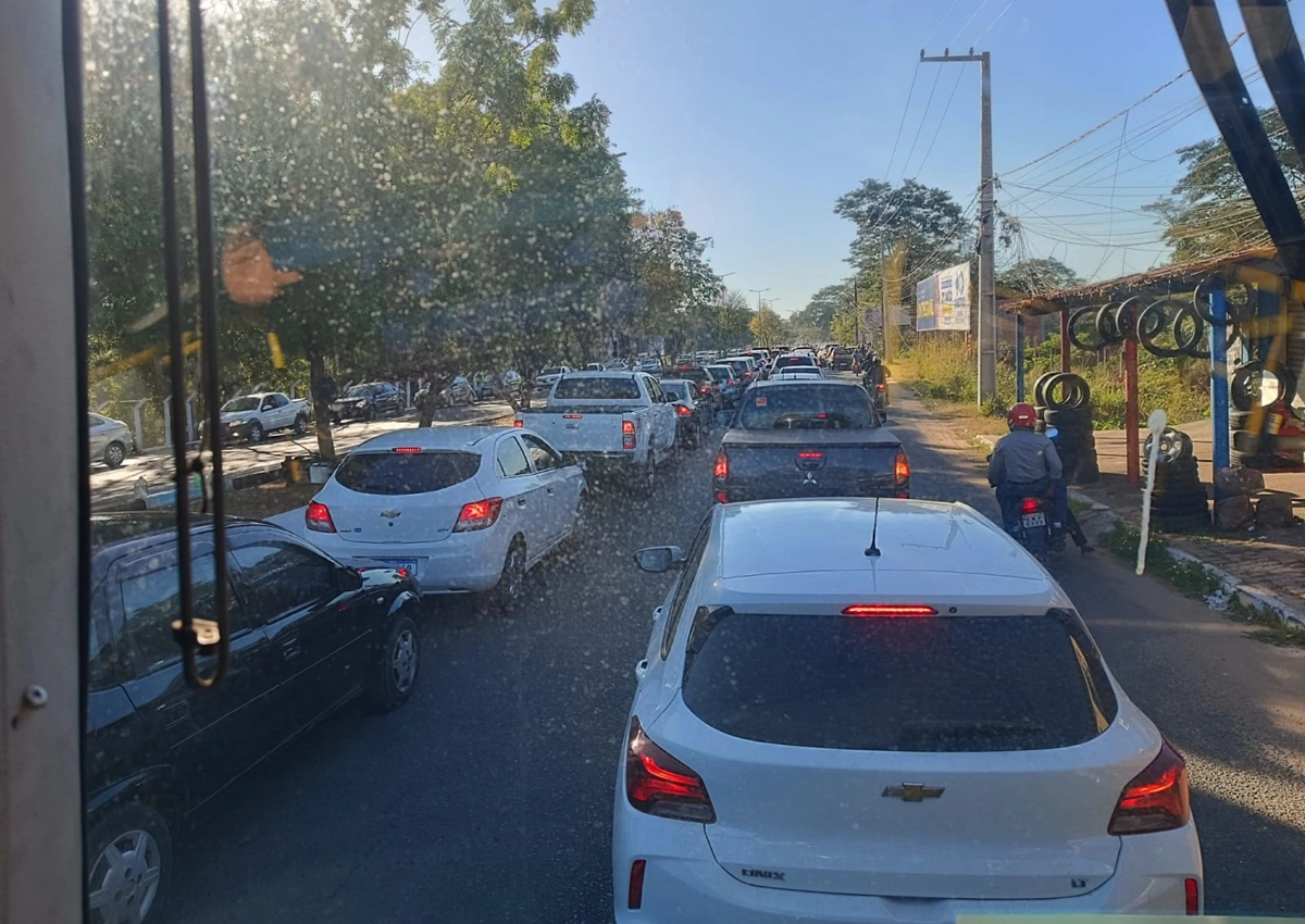 Trânsito ficou parada na Avenida Piauí, na cidade de Timon
