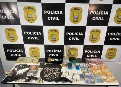 DENARC prende em flagrante 4 suspeitos de tráfico de drogas e apreende armas, munições, drogas e mais de R$ mil reais