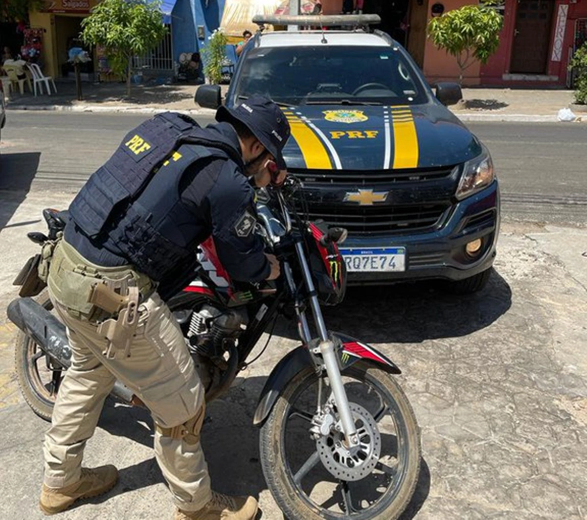Motocicleta foi apreendida com CRLV falso