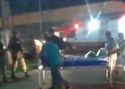 Pacientes sendo retirados do Hospital de Picos após incêndio