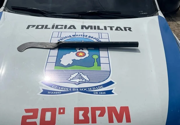 Foice apreendida pelos policiais do 20º Batalhão da Polícia Militar do Piauí