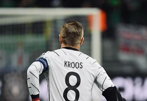 Toni Kroos vai renovar com o Real Madrid por mais um ano, diz jornalista