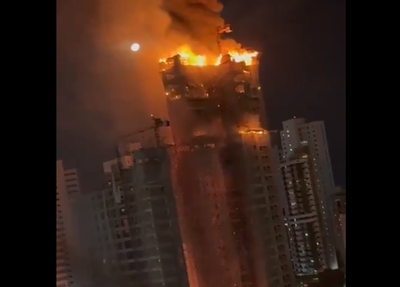 Incêndio de grande proporção atinge prédio em Recife