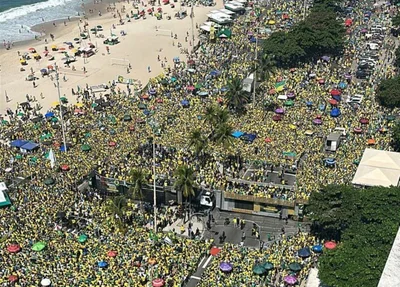 Ato de Bolsonaro na praia de Copacabana, em 21 de abril de 2024