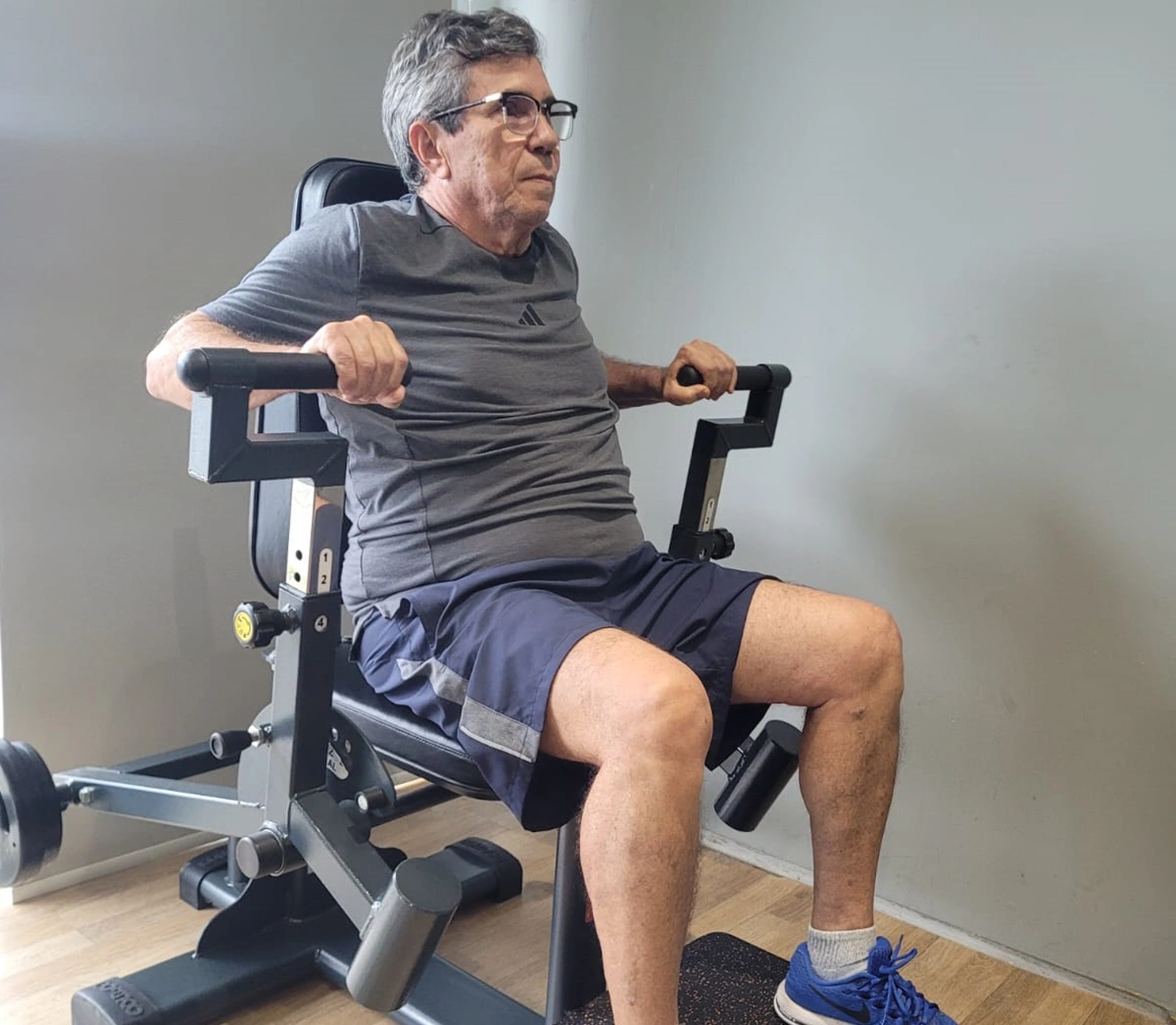 Dr. José Lira fortalece suas articulações na musculação terapêutica