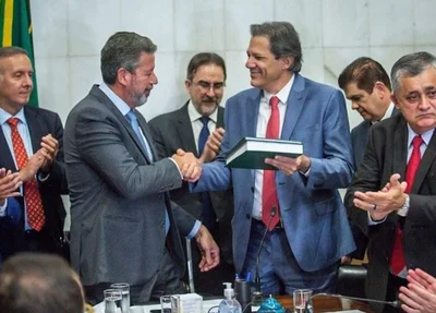 Fernando Haddad entrega o texto com a primeira regulamentação da reforma tributária