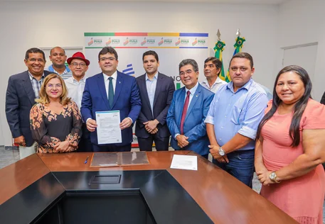 Governador Rafael Fonteles e Leonardo Sobral anunciam construção de rodovia no Norte do Piauí