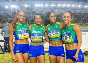 Letícia Lima e a equipe feminina do Brasil que conquistou o ouro no Iberico-ameriacano