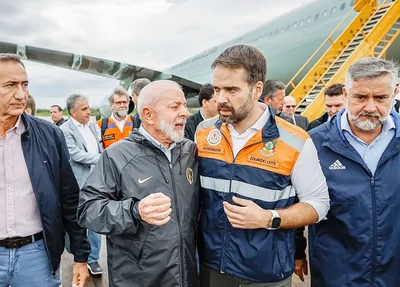 Lula e Eduardo Leite durante visita ao RS