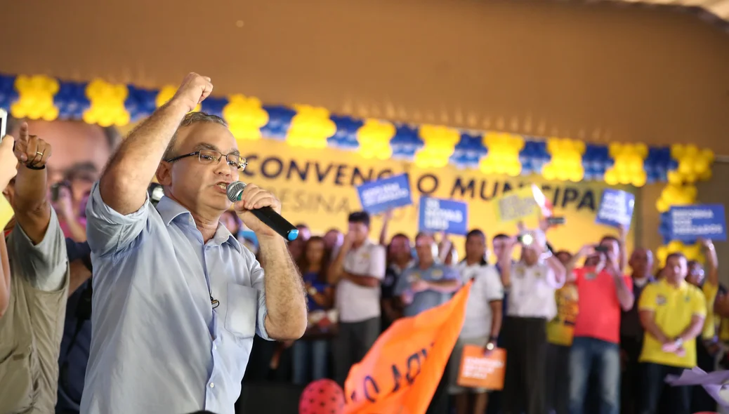 Firmino Filho discursa durante convenção do PSDB em Teresina