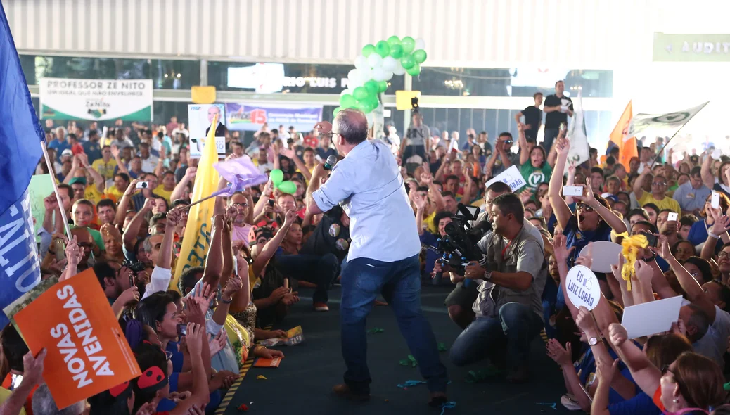 Multidão prestigia convenção do PSDB