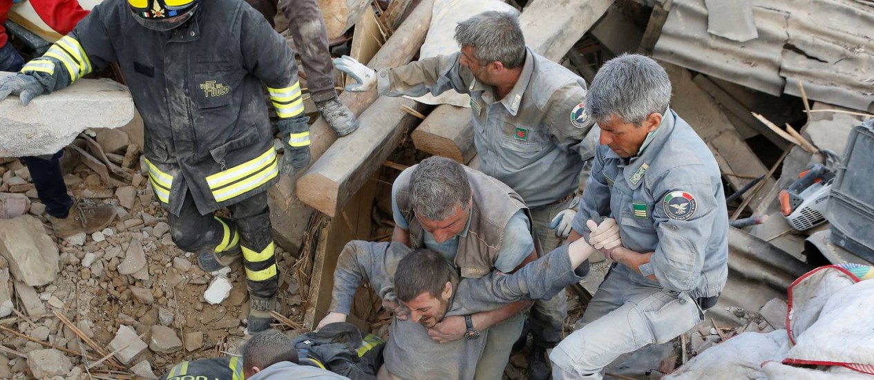 Sobe o número de mortos no terremoto que atingiu a Itália