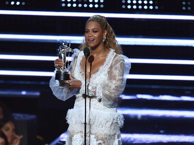 Beyoncé é premiada com melhor vídeo do ano no MTV Video