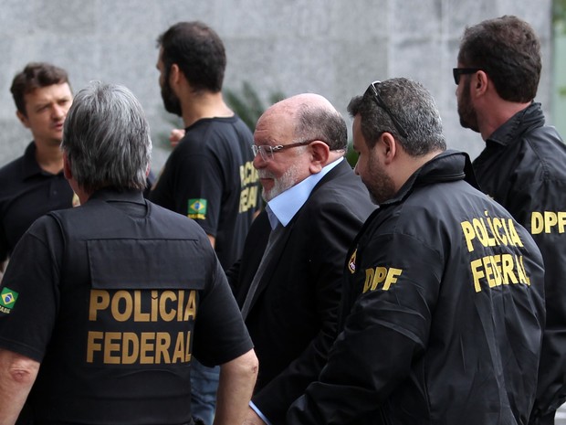 Ex-presidente da OAS chega à sede da PF em Curitiba