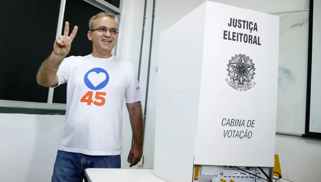 Firmino Filho votando em Teresina Piauí 