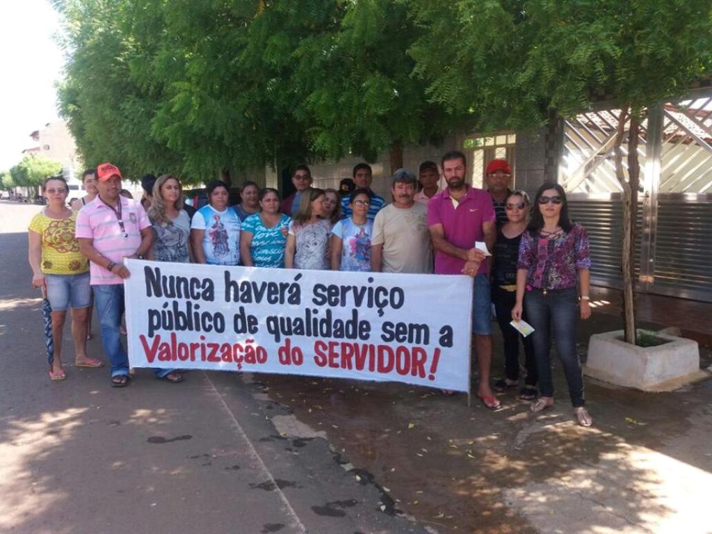 Servidores de Bocaina cobram atualização dos salários