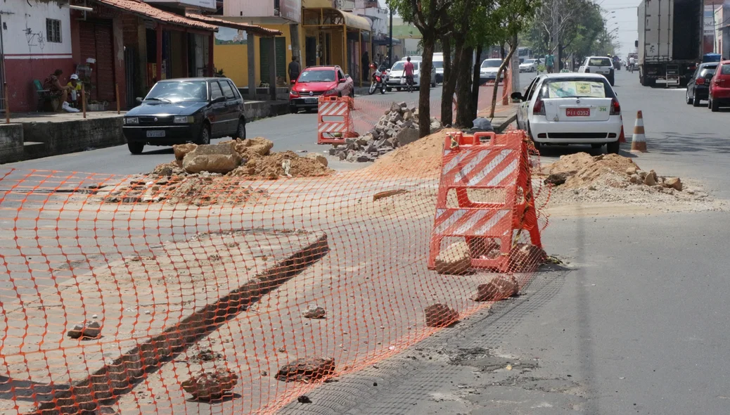Obras estão paradas na Avenida Zequinha Freire