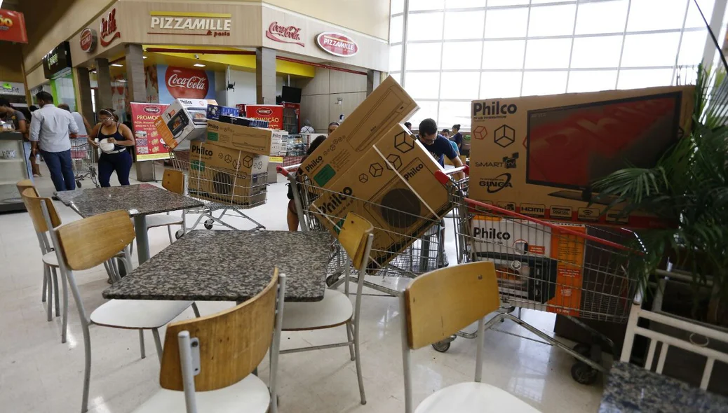 Black Friday registra grande movimento no supermercado Extra em Teresina